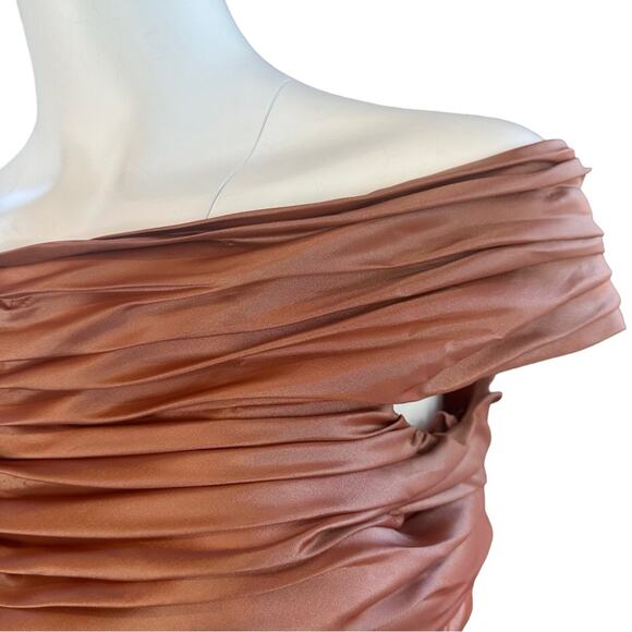 JS Collections Off Shoulder Shirred Taffeta Gown in Copper Size 6 US - Picture 4 of 11